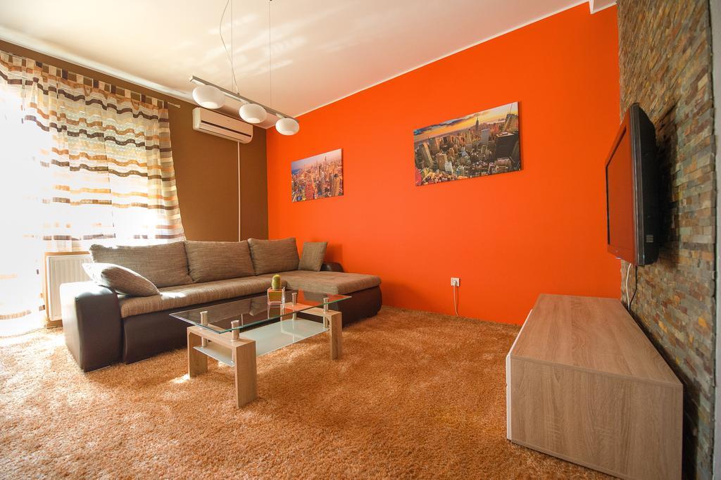 Orange Apartment Novi Sad Room photo