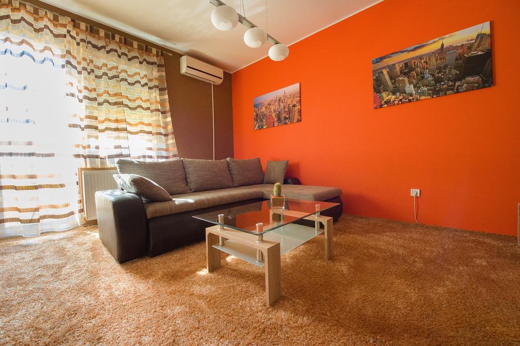 Orange Apartment Novi Sad Room photo