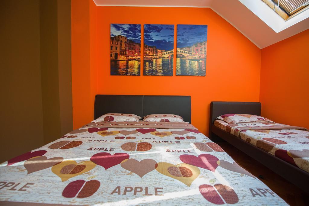 Orange Apartment Novi Sad Room photo