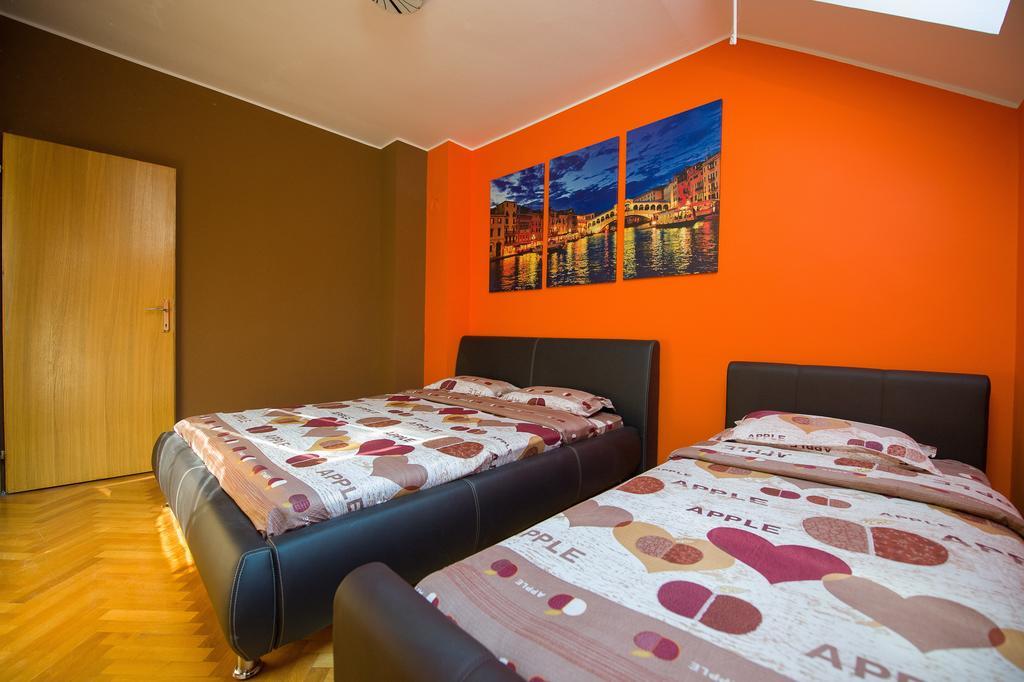 Orange Apartment Novi Sad Room photo